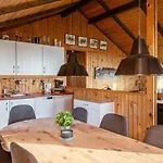 6 Person In Knebel-by Traum *