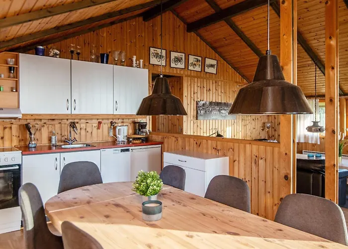 6 Person In Knebel-by Traum *