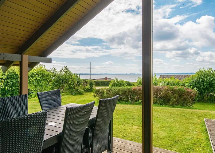 6 Person In Knebel-by Traum * Knebel